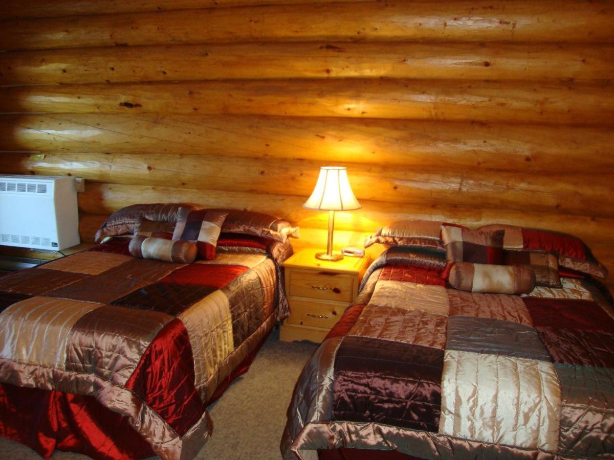 Helmcken Falls Lodge Cabin Rooms And Rv Park เคลียร์วอเตอร์ ภายนอก รูปภาพ