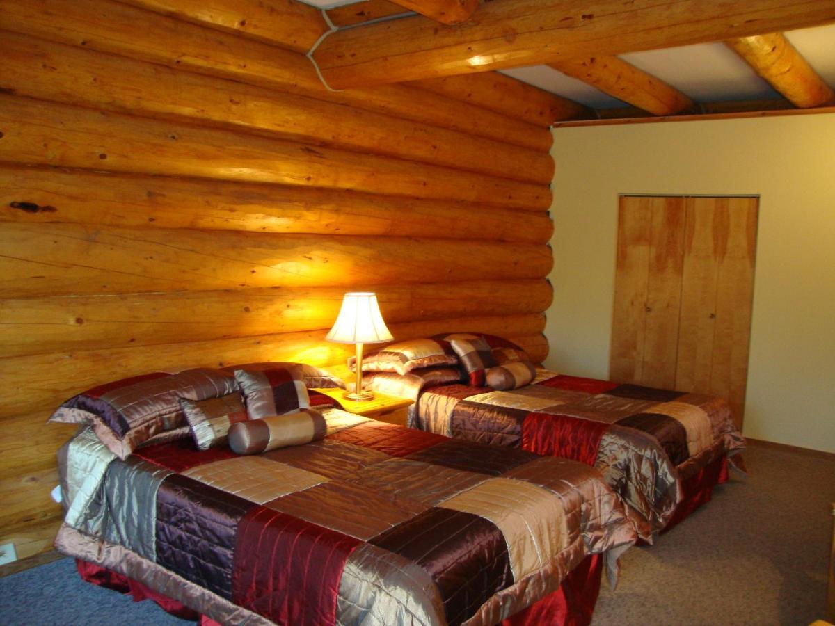 Helmcken Falls Lodge Cabin Rooms And Rv Park เคลียร์วอเตอร์ ภายนอก รูปภาพ