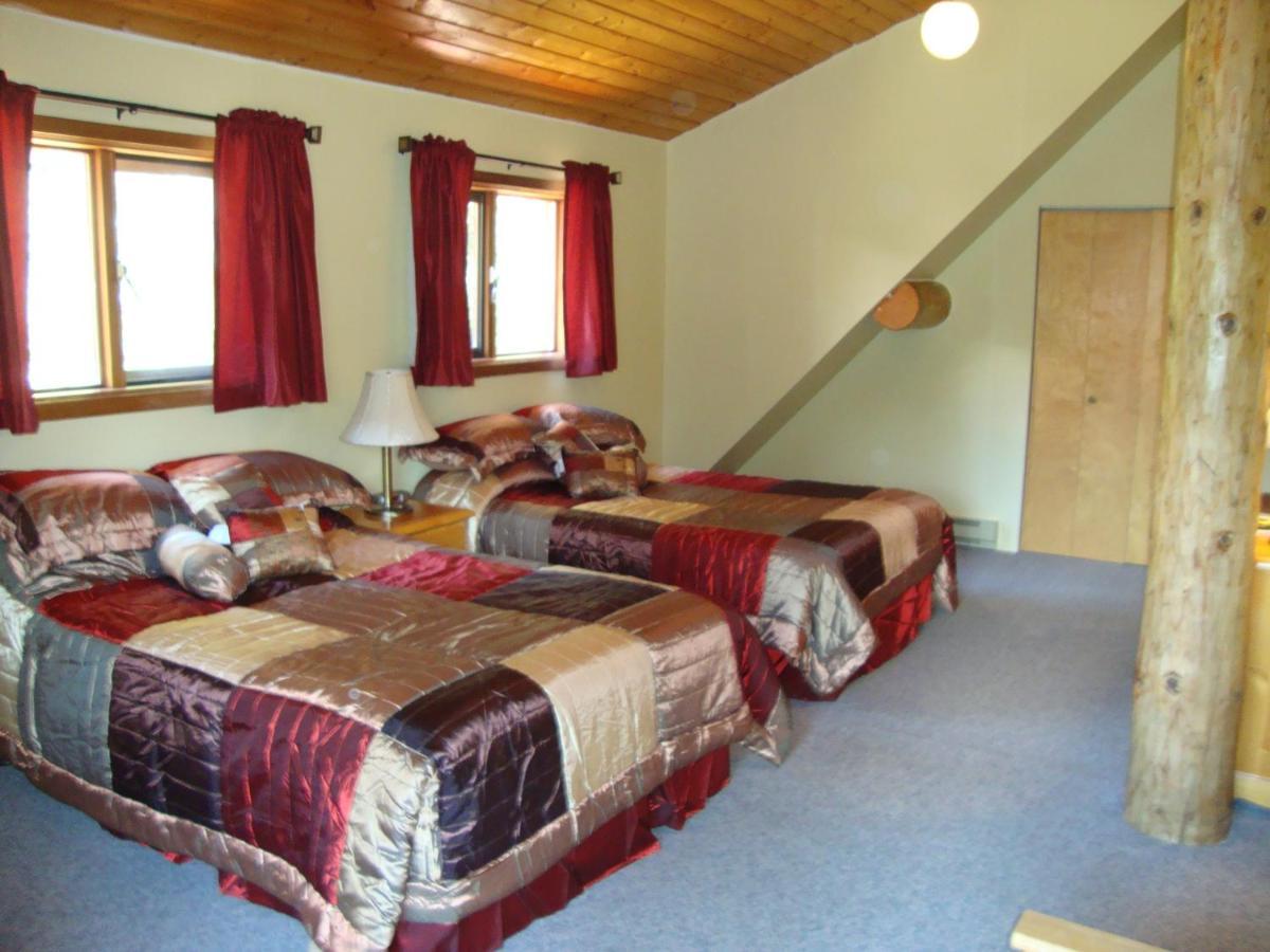 Helmcken Falls Lodge Cabin Rooms And Rv Park เคลียร์วอเตอร์ ภายนอก รูปภาพ