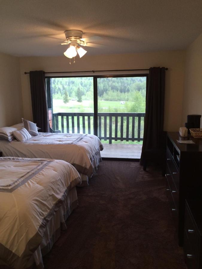 Helmcken Falls Lodge Cabin Rooms And Rv Park เคลียร์วอเตอร์ ภายนอก รูปภาพ