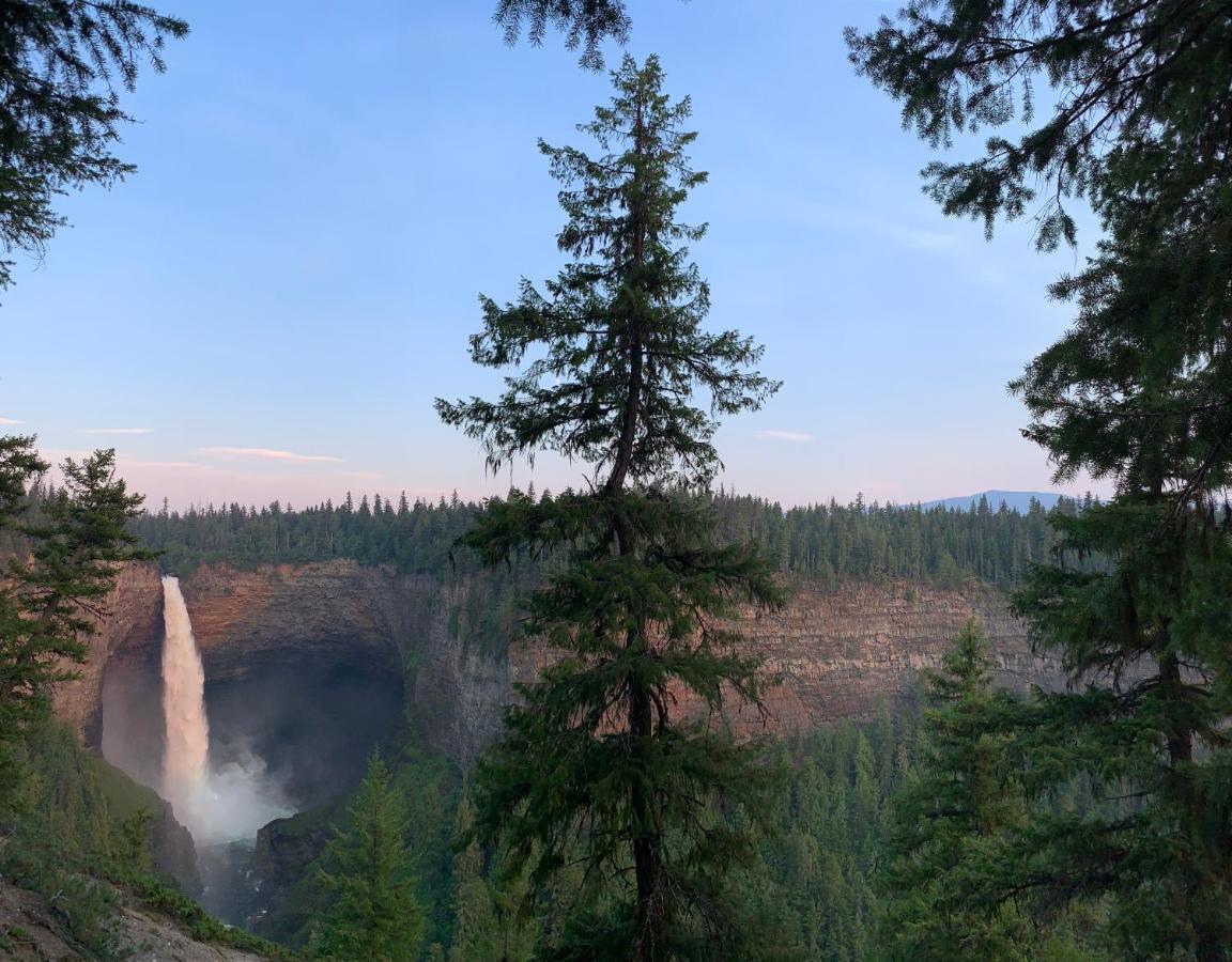 Helmcken Falls Lodge Cabin Rooms And Rv Park เคลียร์วอเตอร์ ภายนอก รูปภาพ