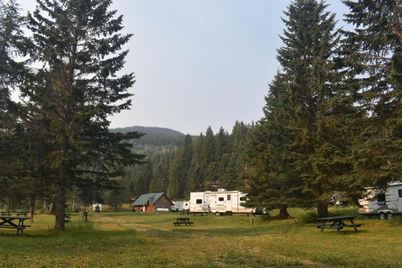 Helmcken Falls Lodge Cabin Rooms And Rv Park เคลียร์วอเตอร์ ภายนอก รูปภาพ