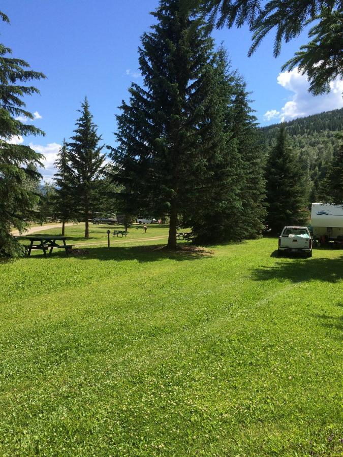 Helmcken Falls Lodge Cabin Rooms And Rv Park เคลียร์วอเตอร์ ภายนอก รูปภาพ