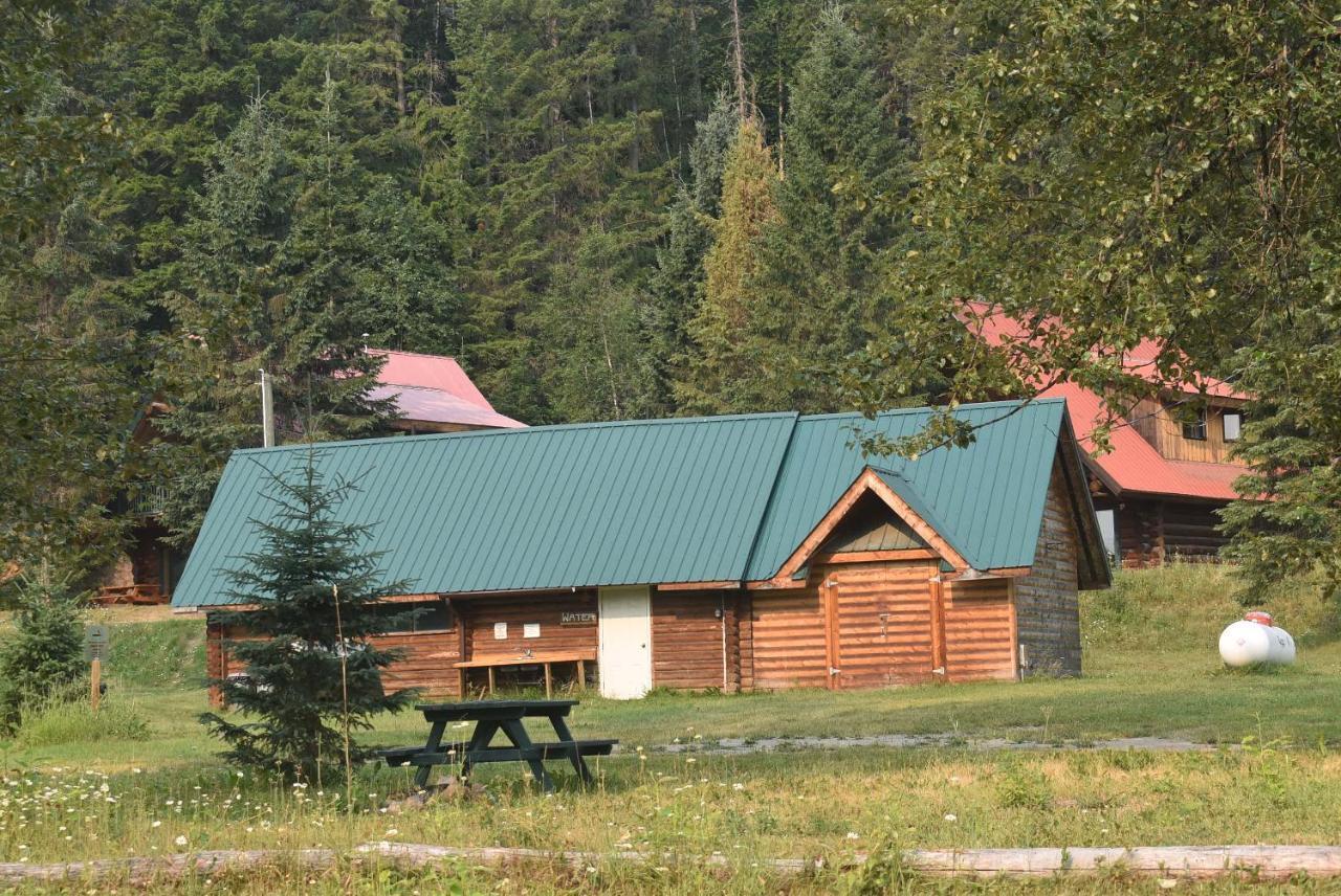 Helmcken Falls Lodge Cabin Rooms And Rv Park เคลียร์วอเตอร์ ภายนอก รูปภาพ