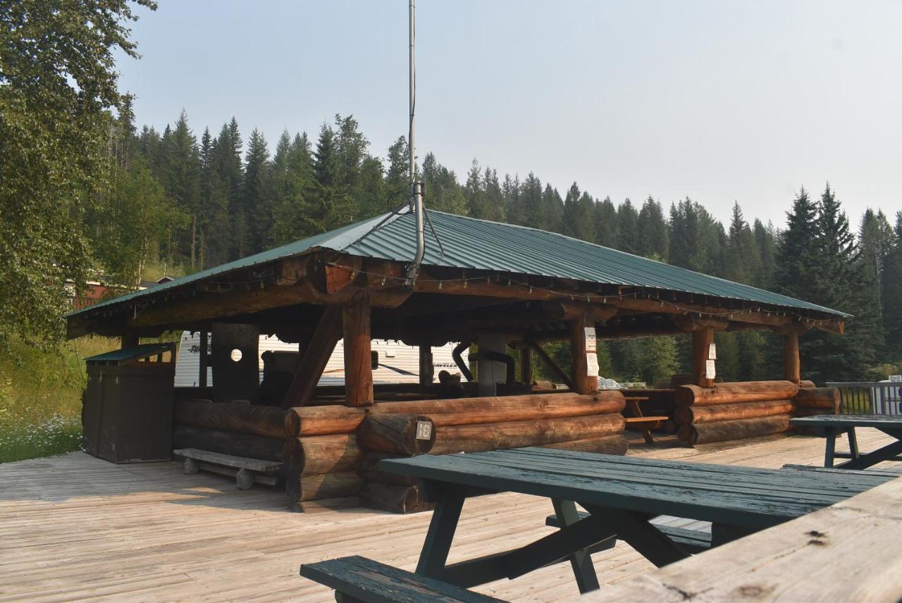Helmcken Falls Lodge Cabin Rooms And Rv Park เคลียร์วอเตอร์ ภายนอก รูปภาพ