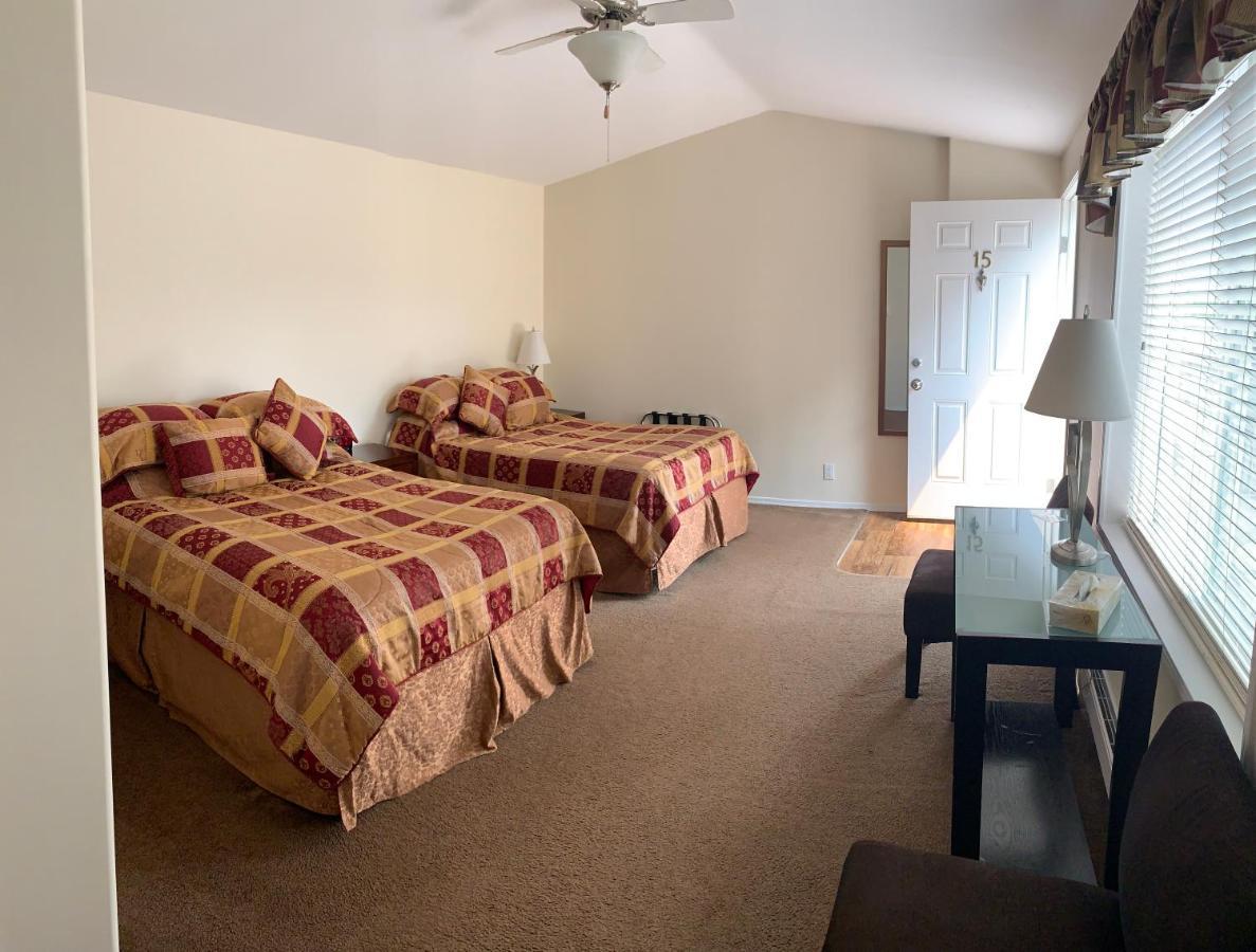 Helmcken Falls Lodge Cabin Rooms And Rv Park เคลียร์วอเตอร์ ภายนอก รูปภาพ