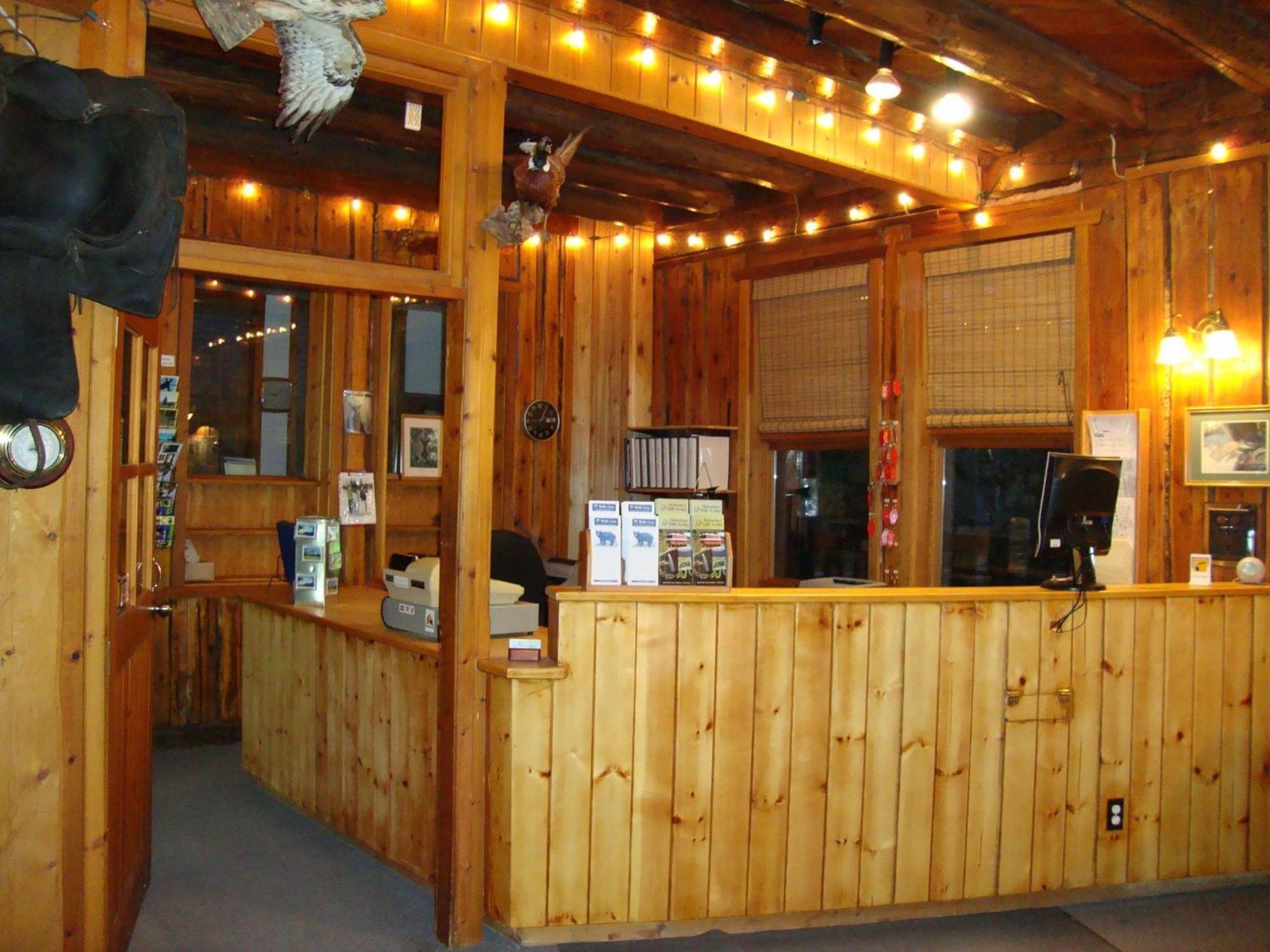 Helmcken Falls Lodge Cabin Rooms And Rv Park เคลียร์วอเตอร์ ภายนอก รูปภาพ