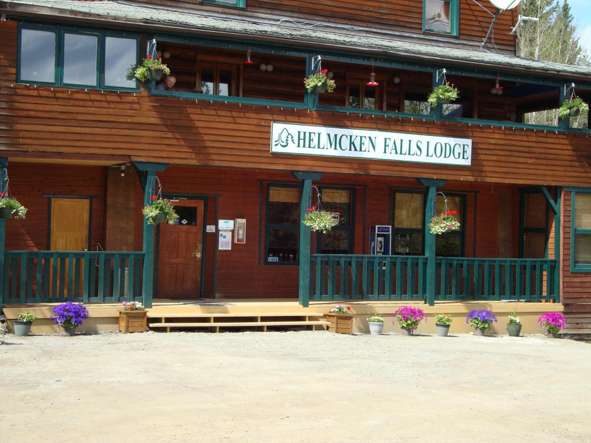 Helmcken Falls Lodge Cabin Rooms And Rv Park เคลียร์วอเตอร์ ภายนอก รูปภาพ