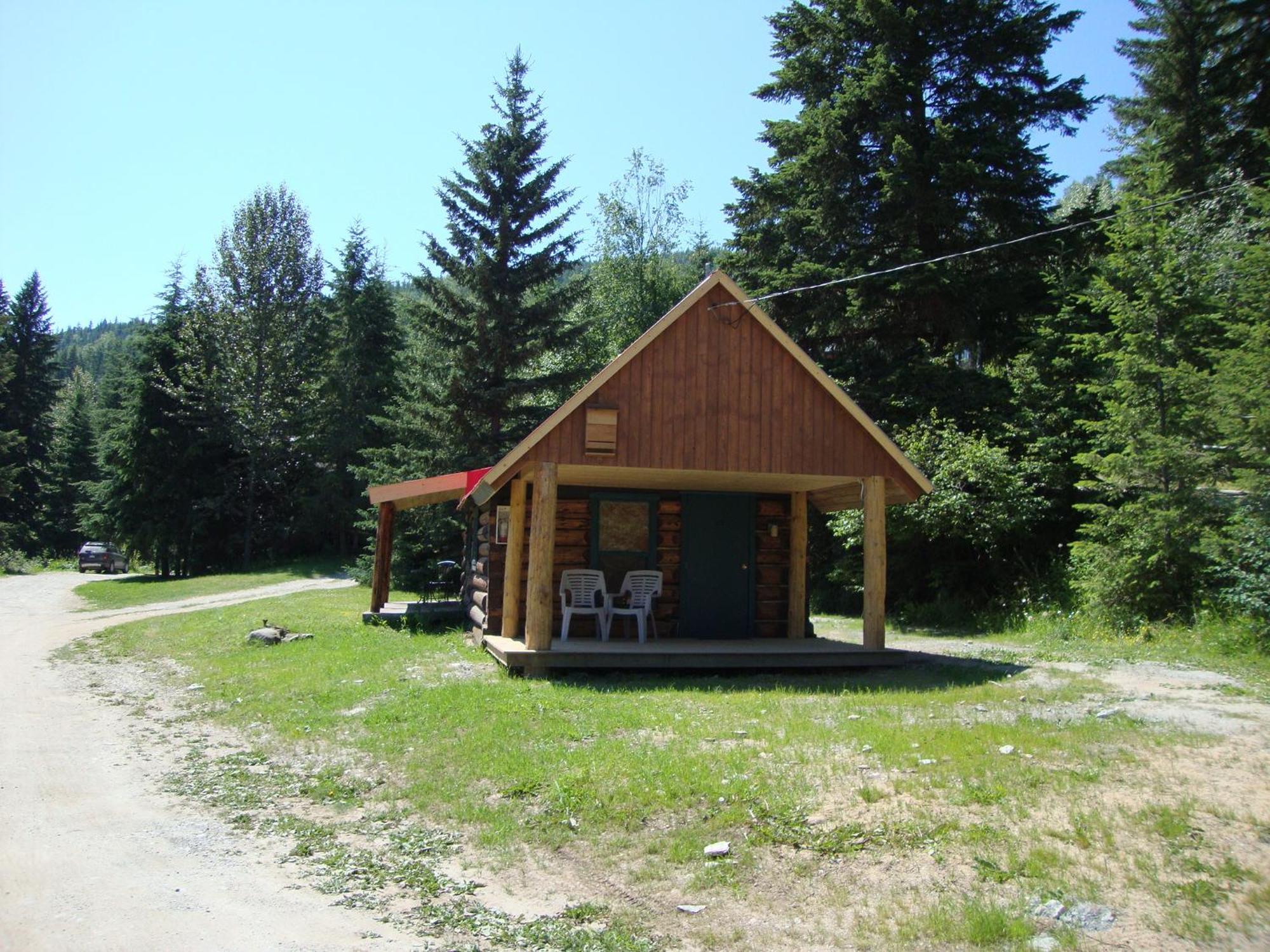 Helmcken Falls Lodge Cabin Rooms And Rv Park เคลียร์วอเตอร์ ภายนอก รูปภาพ