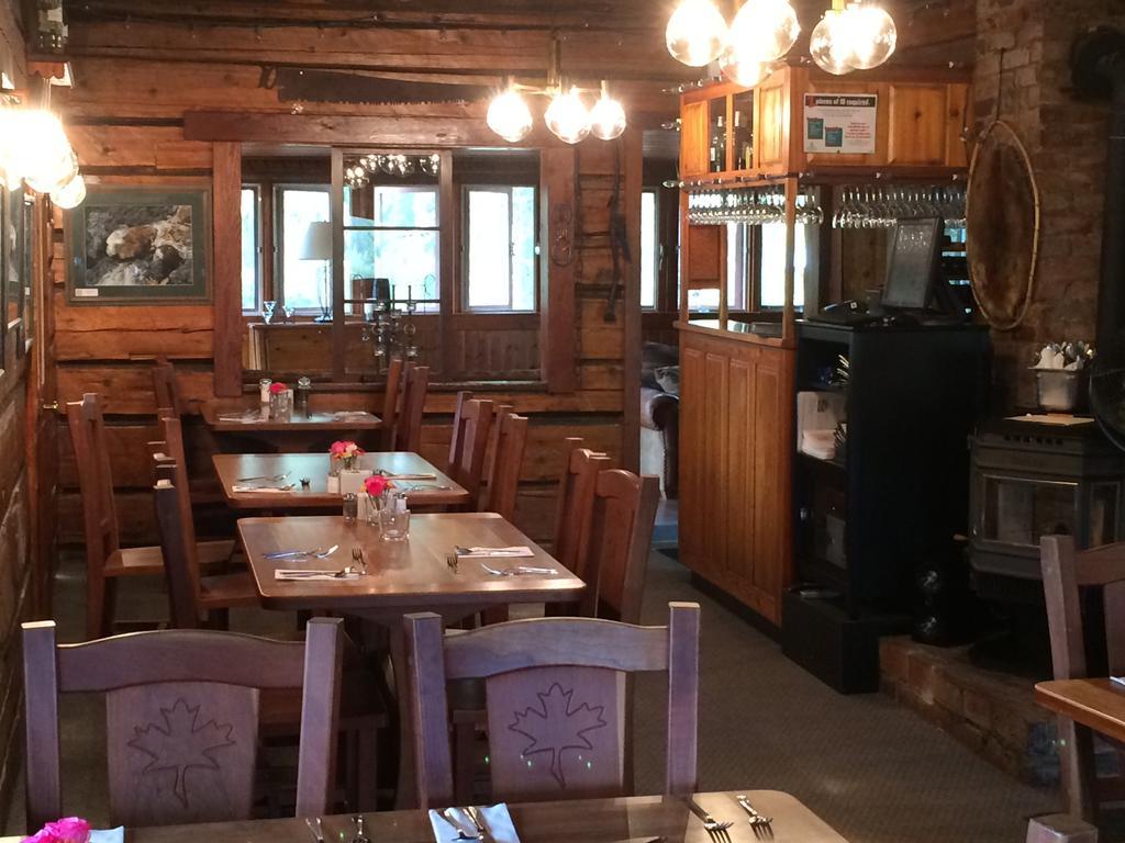 Helmcken Falls Lodge Cabin Rooms And Rv Park เคลียร์วอเตอร์ ภายนอก รูปภาพ