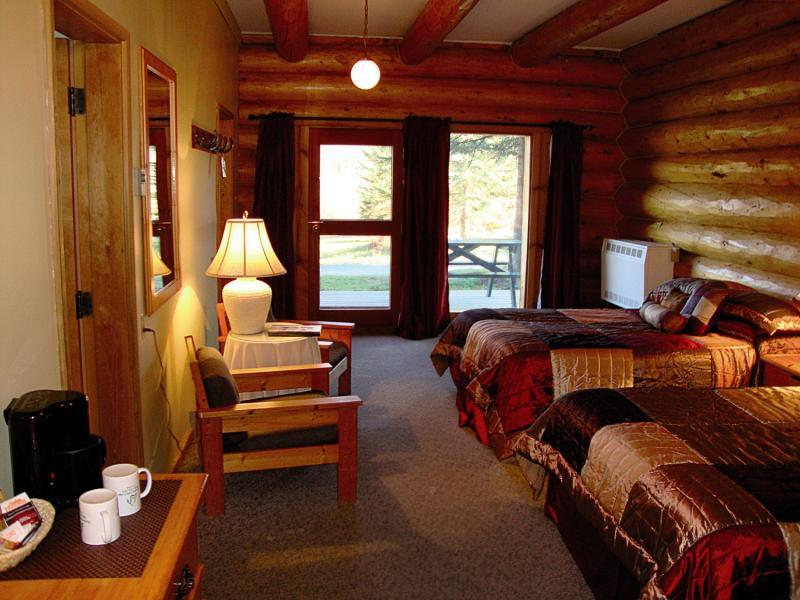 Helmcken Falls Lodge Cabin Rooms And Rv Park เคลียร์วอเตอร์ ภายนอก รูปภาพ